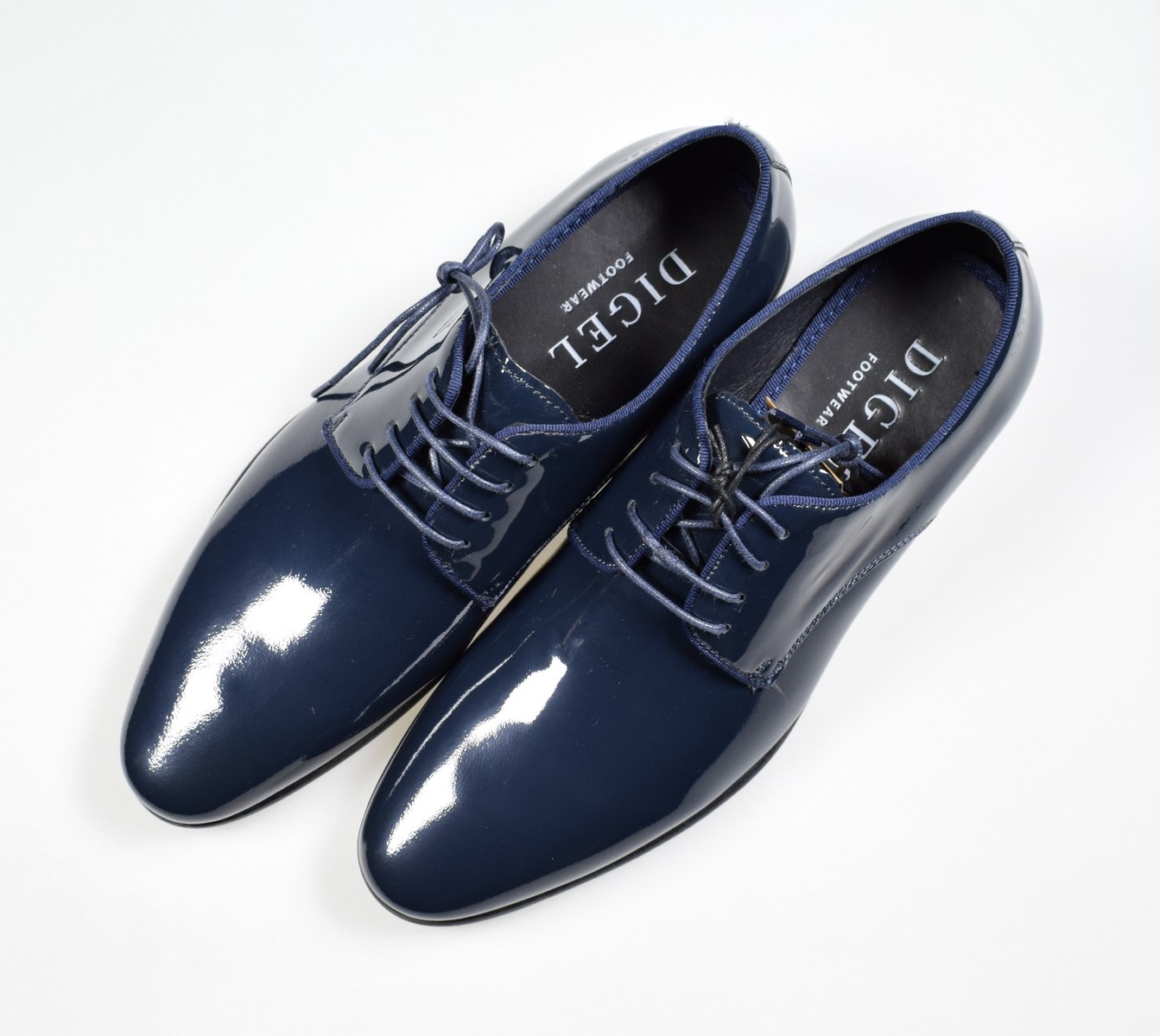 Vernice per scarpe per tingere di blu navy scarpe e accessori in pelle